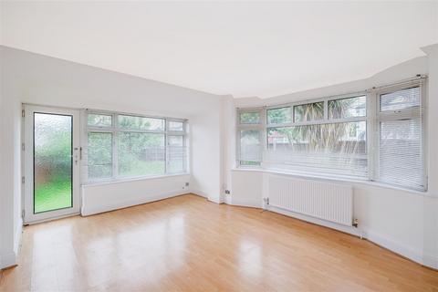 2 bedroom house to rent, Oakwood Hill, Loughton