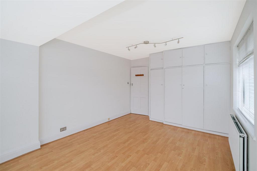 5 Oakwood Hill-9.jpg