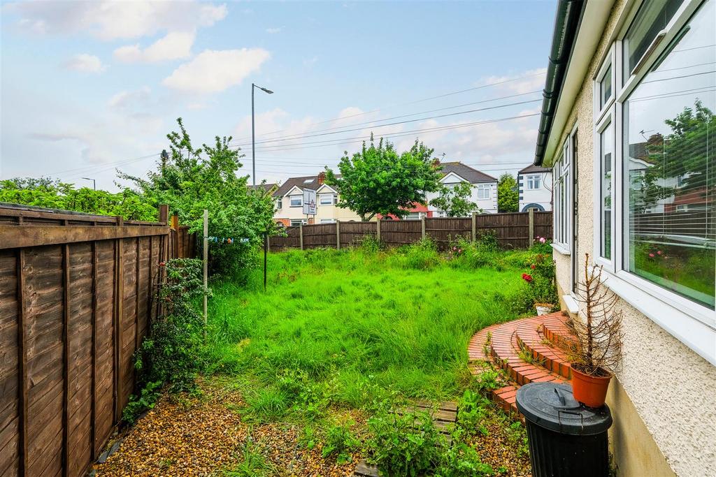 5 Oakwood Hill-15.jpg