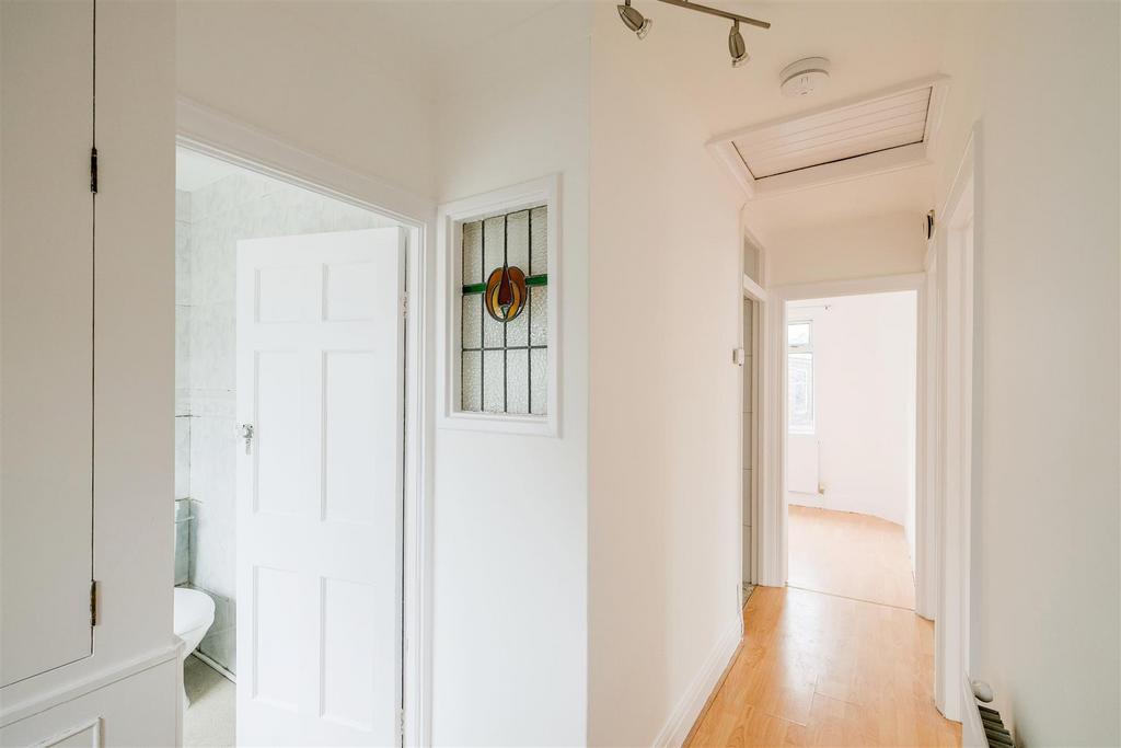 5 Oakwood Hill-2.jpg