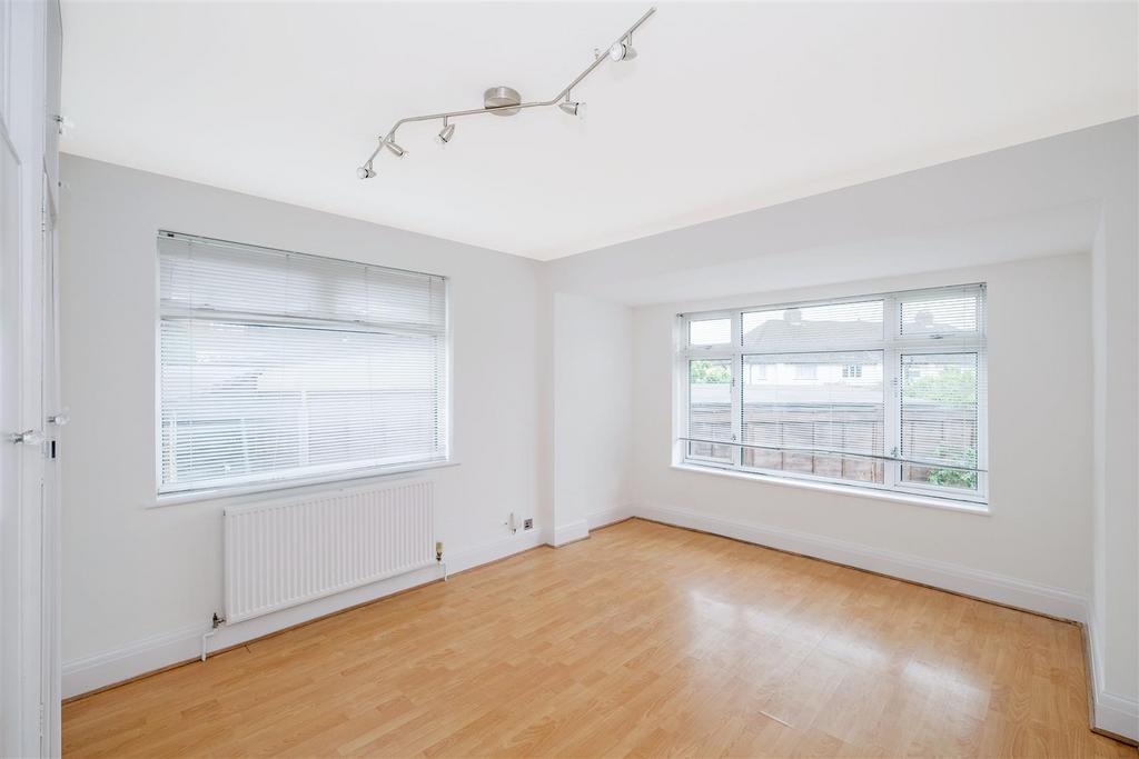 5 Oakwood Hill-7.jpg