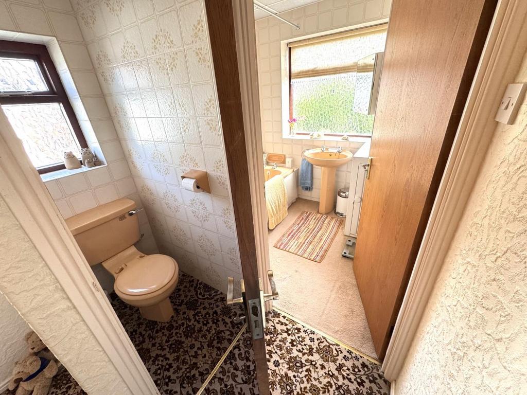 BATHROOM & WC