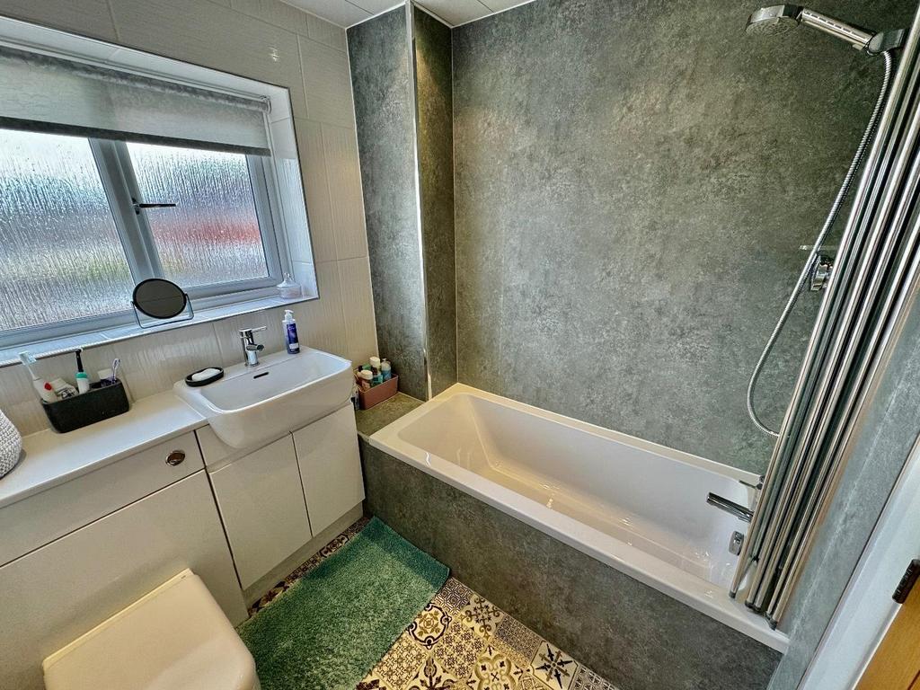 Family bathroom/w.c.