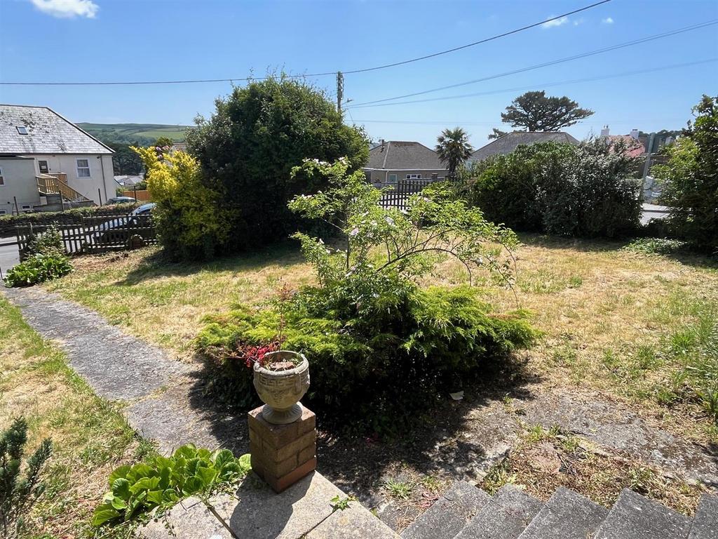 Front garden.jpg