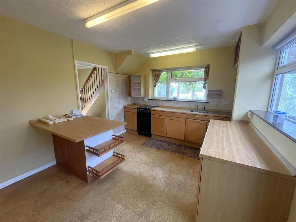 Kitchen 2.jpg