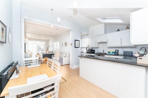 26 Salisbury Road, London, W13 9TX