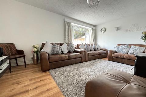 3 Exmoor Close, Northampton, NN3 3AU