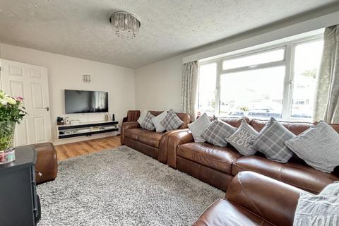 3 Exmoor Close, Northampton, NN3 3AU