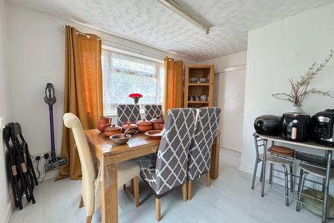 3 Exmoor Close, Northampton, NN3 3AU