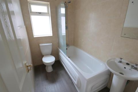 3 bedroom end of terrace house to rent, Westminster Avenue, Hull