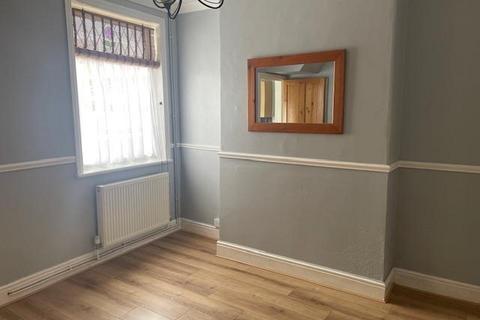 2 bedroom house to rent, Severn Street, Hull