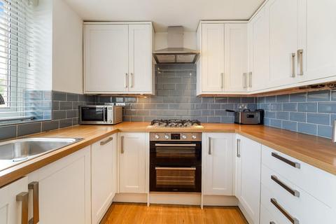 2 bedroom flat for sale, Longfield Crescent, Tadworth