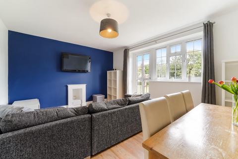 2 bedroom flat for sale, Longfield Crescent, Tadworth