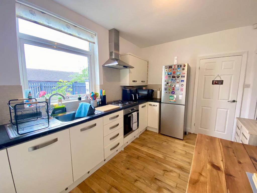 Leymoor Road, Golcar, Huddersfield 2 bed end of terrace house to rent