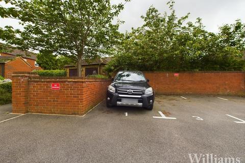 2 bedroom flat for sale, Brimmers Way, Aylesbury HP19