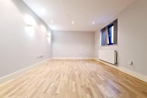 2 bedroom flat to rent, Kimbery House, 140 Lancaster Road, Barnet