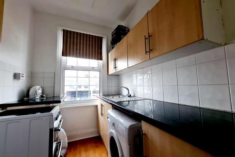 1 bedroom flat to rent, 160 Heath Park Road, Heath Park, Romford