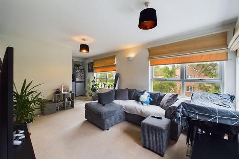 2 bedroom flat for sale, Oldmeadow House, Town Centre RH11