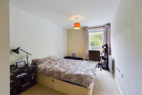 2 bedroom flat for sale, Oldmeadow House, Town Centre RH11