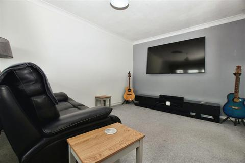 2 bedroom apartment for sale, Lindsey Place, Hull