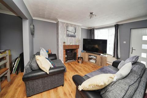 2 bedroom terraced house for sale, Roslyn Road, Hull