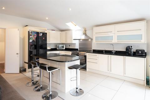 5 bedroom house to rent, St. Peters Way, Stratford-Upon-Avon