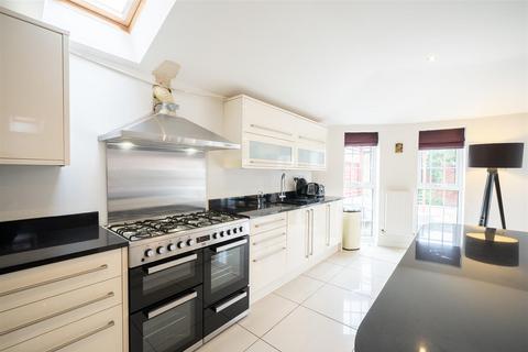 5 bedroom house to rent, St. Peters Way, Stratford-Upon-Avon