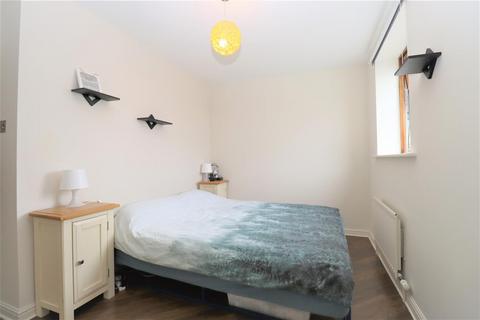 2 bedroom apartment to rent, Shackleton Court, Isle of dogs, E14