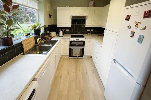 2 bedroom flat to rent, Beverley Road, Leamington Spa