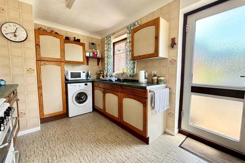 2 bedroom detached bungalow for sale, Shuttocks Fold, Kippax, Leeds