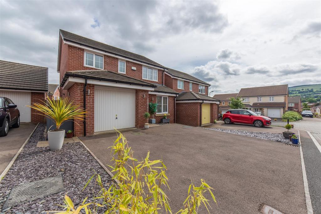 120 Cwrt Celyn-24.jpg