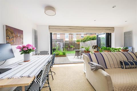 423 Garratt Lane, London, SW18 4SL