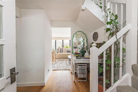 423 Garratt Lane, London, SW18 4SL