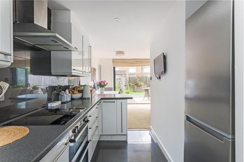 423 Garratt Lane, London, SW18 4SL