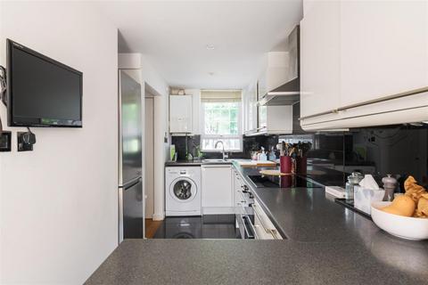 423 Garratt Lane, London, SW18 4SL