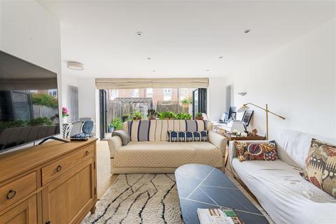423 Garratt Lane, London, SW18 4SL
