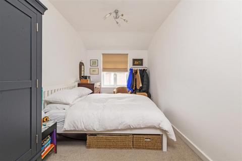 423 Garratt Lane, London, SW18 4SL