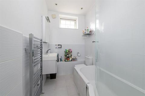 423 Garratt Lane, London, SW18 4SL