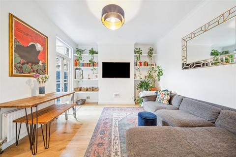 4 Crown Villas, London, W3 8NN