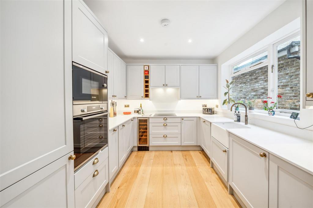 Avenue Road, W3 - FOR SALE