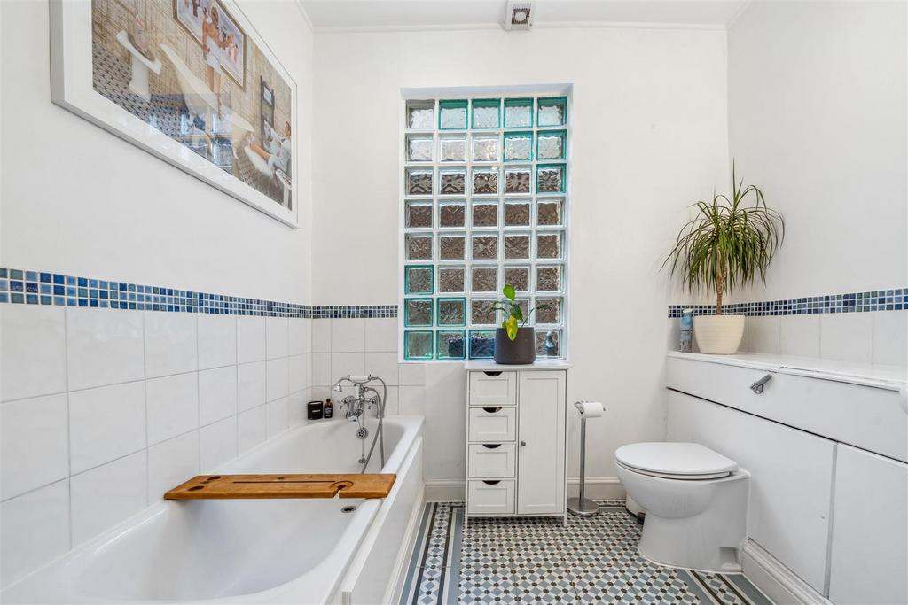 Avenue Road, W3 - FOR SALE