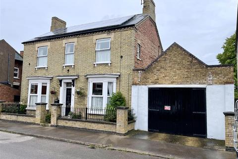 4 bedroom detached house for sale, Cross Street, Spalding