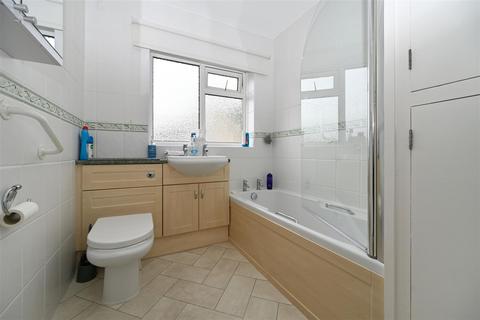 2 bedroom apartment for sale, Tranfield Close, Guiseley, Leeds