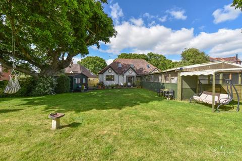 4 bedroom detached house for sale, *Chain Free* Alverstone Garden Village, Sandown