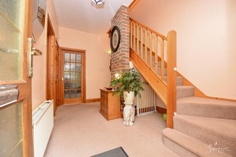 4 bedroom detached house for sale, *Chain Free* Alverstone Garden Village, Sandown