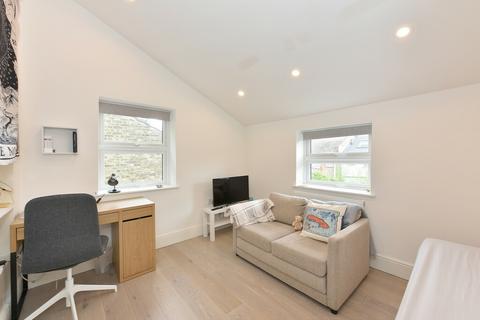 3 bedroom flat to rent, Hoyle Road, Tooting, SW17