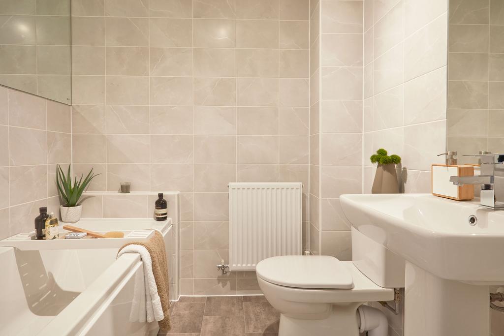 Family bathroom in the Kingsville 4 bedroom home