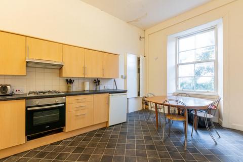 4 bedroom flat to rent, 0610L – East Claremont Street, Edinburgh, EH7 4JR