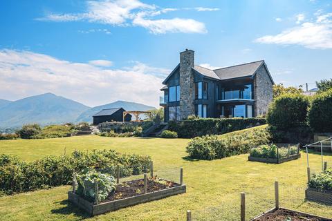 4 bedroom country house for sale, Caernarfon LL54