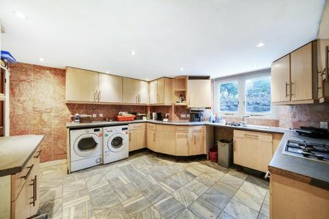 6 bedroom semi-detached house to rent, Belmont Hill, London, SE13